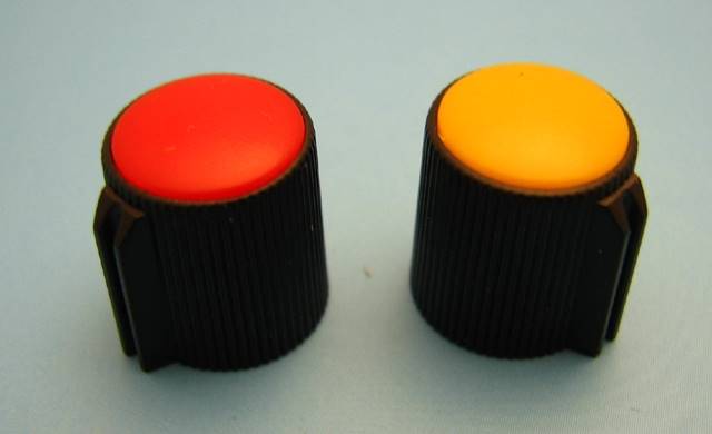 Gałka potencjometru czarno-czerwona 13mm CG13