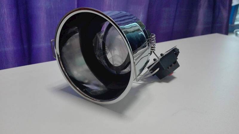 OPRAWA HALOGENOWA STROPOWA DELTA LIGHT 202